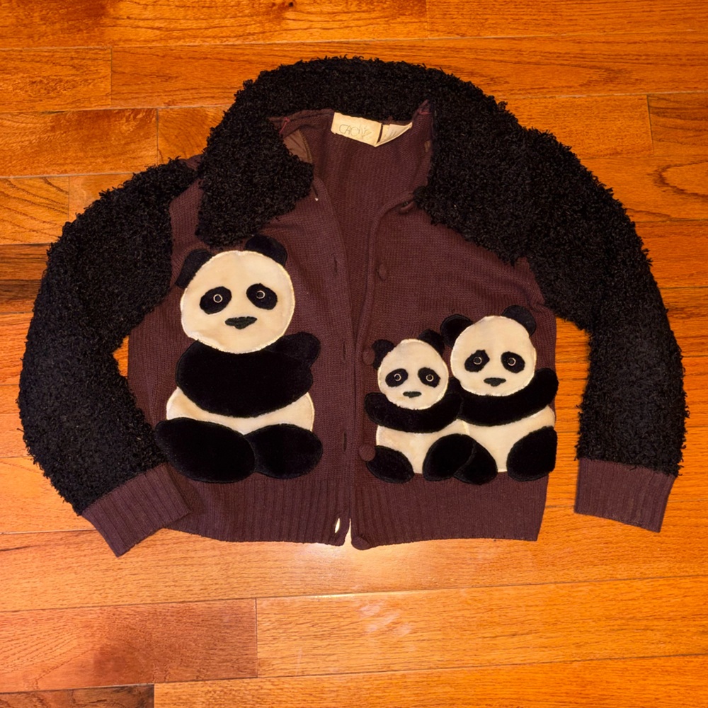 Cache panda sweater